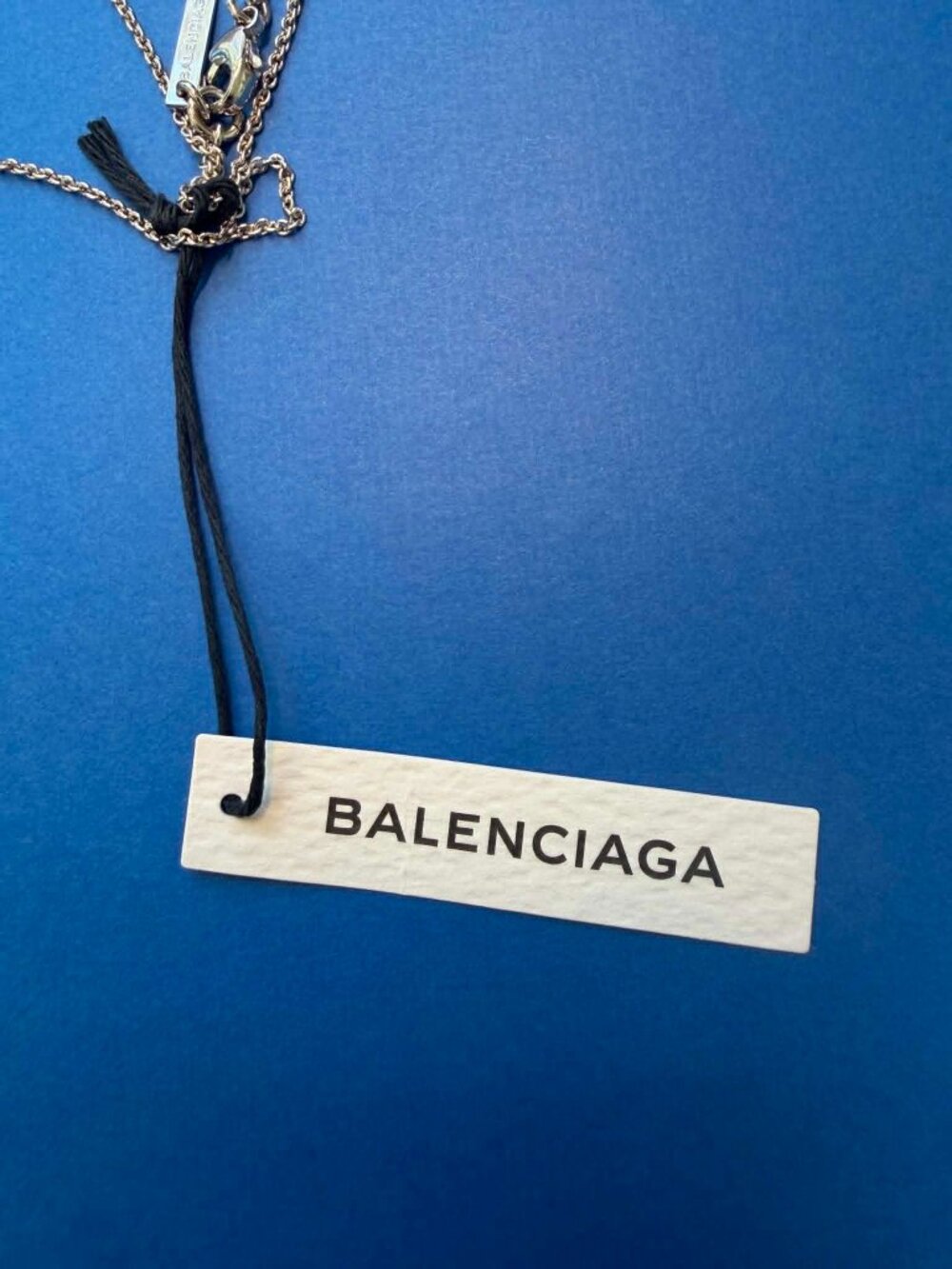 Dainty Balenciaga pendant - Picture 3 of 5